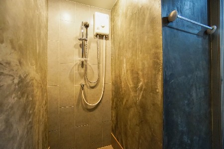 ขายห้องชุด Condo Replay Samui เฟอร์นิเจอร์ครบพร้อมเข้าอยู่***ใกล้หาดเพียง 100 เมตร เท่านั้น ราคาเพียง 1.55 ล้านบาท***.พิกัด : หาดบางรักษ์ อ.บ่อผุด เกาะสมุย สุราษฎร์ธานี.รายละเอียดห้อง :- ห้องสวย สิ่งอำนวยความสะดวกครบครัน- ห้องชุด พื้นที่ใช้สอย 26 ตร.ม.- ห้องมุมวิวดีย์ ของแถม จุใจ- เฟอร์ฯบิ้วอินอย่างดี , พร้อมเครื่องใช้ไฟฟ้ามากมาย**พร้อมสิ่งอำนวยความสะดวกภายในคอนโด: สระว่ายน้ำ, ฟิตเ