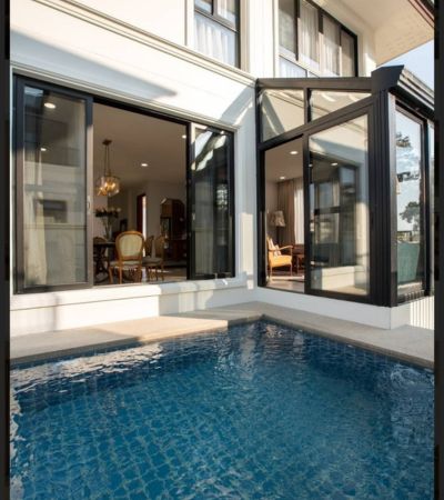 บ้านพร้อมสระว่ายน้ำส่วนตัวสุดหรู วิวทุ่งนาและดอยสุเทพ และรายล้อมไปด้วยโรงเรียนนานาชาติหลายแห่ง