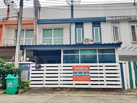 สนใจติดต่อ Tel : (+66)94-9828979 หรือ Line ID : estatehengheng็HOT!! ขายด่วน ทาวน์โฮม ม.เมอริท แกรนด์ ดอนเมือง Merit Grand Donmuang 2ชั้น 21.3ตรว 3นอน 2น้ำ ถูกสุดๆ ต่อเติมหน้าบ้านและหลังบ้านแล้ว ขายพร้อมเฟอร์ ทำเลดีมากๆ ใกล้ ร้านเซเว่น บิกซีมินิ ตลาด ทางด่วน โรบินสันCODE : ST2,32,21.3,140ทาวน์โฮม 2 ชั้น ขนาด 21.3 ตร.ว. พื้นที่ใช้สอยเยอะมาก กว้างขวาง ไม่อึดอัด กว่า 140 ตร.ม. เพดานสูงโล่งโปร่งสบาย มี- 3 ห้องนอน (มีแอร์ ห้องกว้างมาก)- 1 ห้