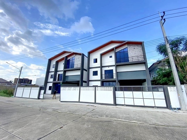 ตลาดไอยรา ขาย-ให้เช่า ออฟฟิศใหม่3ชั้น โกดังพรีเมี่ยม 109ตรว. 400ตรม. ตลาดไท สวยจัด stock ตลาดไท 3นอน 7น้ำ 5จอดรถ