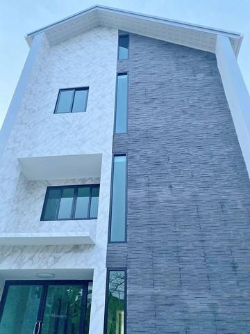 ขายบ้านเดี่ยว3ชั้นหมู่บ้านสวนนวมินทร์ภิรมย์ติดทะเลสาบบ้านใหม่ ย่านนวมินทร์ 24 ใกล้เดอะมอลล์บางกะปิ