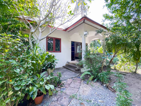 For Rent Move-in Ready Fully Furnished.Location: Bang Kao Beach - Na Muang, Koh Samui, Surat Thani.Details:- 1 Bedroom, 1 Bathroom- Living Room- Kitchen with equipment- Car Parking.Rent: Only 15,000-17,000 THB/month Living Space: 40 sq.m..Pet-Friendly: Small pets allowed (1 pet)***Greenacre International School, Koh Samui (15 minute)***.Nearby Places (5-10 minutes away):- Bang Kao Beach 600 Metres- Koh Samui Provincial Court- Hua Thanon Fresh Market- Amphoe Koh Samui Sports Stadium.Contact for inquiries, booking and schedule a free house viewing:    Call: 089-633-1978 (Mai)     Whatapps : +66896331978 (Mai).Thank you for considering our rental property#ForRent #SamuiAccommodation #SamuiApartments#KohSamuiLiving #RoomForRent #ExploreSamui