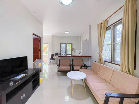 บ้านเช่า พร้อมเข้าอยู่ พกแค่กระเป๋าใบเดียวเข้าอยู่ได้เลย เฟอร์นิเจอร์ครบครัน ติดทะเล เพียงแค่ 600 เมตร