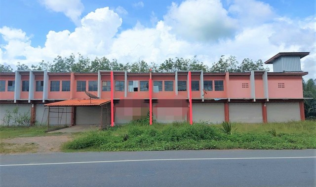 รายละเอียดเพิ่มเติมCode ID :   PKK04-04434ราคาขาย       1,820,000 บาท- ขนาดพื้นที่ :  37.60 ตร.ว- พื้นที่ใช้สอย :    162 ตร.ม- จำนวนห้อง :  2 ห้องนอน 2 ห้องน้ำ (2 คูหา, มีชั้นลอย) - ที่จอดรถ :      1 คัน- อาคารพาณิชย์ :   1 ชั้น- อาคารพาณิชย์หันทางทิศ : -- อายุอาคาร :   11 ปีพิกัดทรัพย์  :   https://maps.app.goo.gl/okTPcAL9gVegzeeL7สถานที่ใกล้เคียง- ใกล้โลตัส โกเฟรช จันดี- ใกล้ตลาดโลตัส เขาลุ่น - ใกล้โรงพยาบาลนาบอน - ใกล้โรงเรียนวัดหนองดีสอบถามเพิ่มเ�