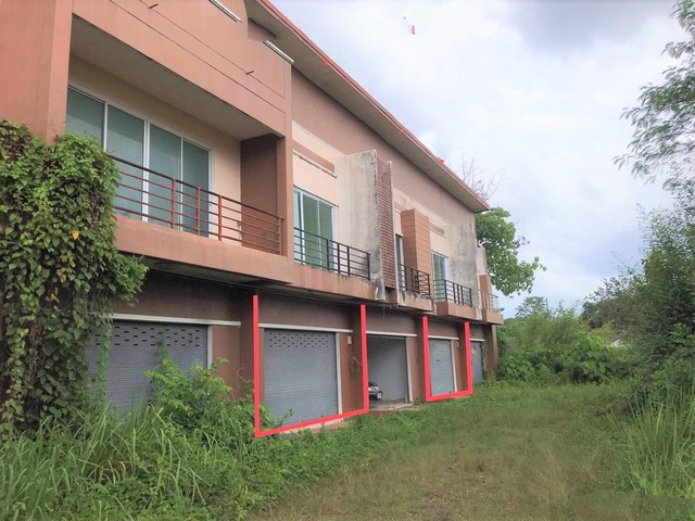 รายละเอียดเพิ่มเติมCode ID :   PKK04-05199ราคาขาย       3,950,000 บาท- ขนาดพื้นที่ :   50 ตร.ว- พื้นที่ใช้สอย :  315 ตร.ม- จำนวนห้อง :  4 ห้องนอน 4 ห้องน้ำ (2 คูหา) - ที่จอดรถ :      1 คัน- อาคารพาณิชย์ :   2 ชั้น- อาคารพาณิชย์หันทางทิศ : -- อายุอาคาร :  8 ปีพิกัดทรัพย์ :   https://maps.app.goo.gl/gZ5zorGWCmAktxxX7สถานที่ใกล้เคียง- ใกล้ตลาดริมน้ำย้อนยุค - ใกล้โลตัส โกเฟรช ทุ่งใหญ่ นครศรีธรรมราช- ใกล้โรงพยาบาลทุ่งใหญ่- ใกล้วัดท่ายางสอบถามเพิ่มเต