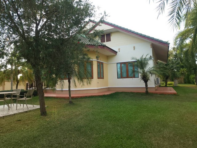 Sub0939ขาย บ้านเดี่ยว 1ชั้น ตะพง ระยอง (ห่างจากถนนสุขุมวิท600เมตร) ขนาดเนื้อที่ 1 ไร่ ราคา 7.5 ล้านสนใจติดต่อ : 0901282728-3นอน 2น้ำ -2 รับแขก-ห้องครัว ห้องอาหาร-แอร์ 5ตัว สัญญาณกันขโมย-น้ำปะปาน้ำบาดาล-โรงจอดรถ3-4คันสถานที่ใกล้เคียง- หาดแม่รำพึง หาดสวนสน 10นาที- เซเว่น5นาที-ใกล้บื๊กซี โลตัส แมคโครบ้านเพ- ตลาดบ้านเพ- เซ็ลทรัลระยอง 15นาที Single House  8.5Land size : 1 rai3 bedroom ,2 bathroom 2 living roomAmerican kitchen, dinning roomParking 3 cars5 Aircon Alarm system 10 minut