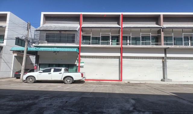 รายละเอียดเพิ่มเติมCode ID :   PKK04-05454ราคาขาย       2,621,000 บาท- ขนาดพื้นที่ :   18.70 ตร.ว- พื้นที่ใช้สอย :  108 ตร.ม- จำนวนห้อง :  2 ห้องนอน 2 ห้องน้ำ - ที่จอดรถ :      1 คัน- อาคารพาณิชย์ :   2 ชั้น- อาคารพาณิชย์หันทางทิศ : -- อายุอาคาร :  10 ปีพิกัดทรัพย์ :    https://maps.app.goo.gl/jdRLZqtv6tN83wSR7สถานที่ใกล้เคียง- ใกล้โลตัสโกเฟรซ สาขาทุ่งสง 2- ใกล้โลตัส โก เฟรช ทุ่งสง นครศรีธรรมราช- ใกล้แม็คโคร ทุ่งสง - ใกล้โรงพยาบาลทุ่งสงสอบถามเพิ่ม�