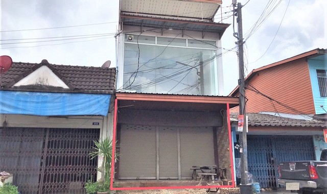 รายละเอียดเพิ่มเติมCode ID : PKK04-06318ราคาขาย       5,600,000 บาท- ขนาดพื้นที่ :   24 ตร.ว- พื้นที่ใช้สอย :  180 ตร.ม- จำนวนห้อง :  3 ห้องนอน 2 ห้องน้ำ - ที่จอดรถ :      1 คัน- อาคารพาณิชย์ :   2 ชั้น- อาคารพาณิชย์หันทางทิศ : -- อายุอาคาร :  11 ปีพิกัดทรัพย์ :    https://maps.app.goo.gl/WPSJcwcerzRPXcFP9สถานที่ใกล้เคียง- ใกล้โลตัส โกเฟรช จันดี- ใกล้โลตัส โกเฟรช ฉวาง- ใกล้ถนนคนเดินคลองจันดี- ใกล้ตลาดเช้าคลองจันดีสอบถามเพิ่มเติม/นัดชมโทร. 097-419-598