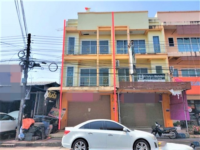 รายละเอียดเพิ่มเติมCode ID : PKK04-06317ราคาขาย      4,500,000 บาท- ขนาดพื้นที่ :  18.50 ตร.ว  - พื้นที่ใช้สอย :   180 ตร.ม- จำนวนห้อง :   2 ห้องนอน 3 ห้องน้ำ - ที่จอดรถ :   1 คัน- อาคารพาณิชย์  :    3 ชั้น- อาคารพาณิชย์หันทางทิศ : -- อายุอาคาร :    8 ปีพิกัดทรัพย์  :   https://maps.app.goo.gl/2jNQWqAZpk43S39E6สถานที่ใกล้เคียง- ใกล้โลตัส โกเฟรช หมู่บ้านเมืองทอง- ใกล้โรงพยาบาลเทศบาลนครนครศรีธรรมราช - ใกล้โรงเรียน ชูศิลป์วิทยา- ใกล้วิทยาลัยเทคโนโ