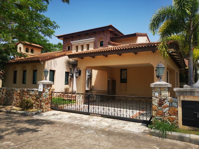 ขายด่วน บ้านเดี่ยวชั้นเดียวหมู่บ้านณุศาชีวานีพัทยา บ้านเพื่อสุขภาพ สไตล์ทัสคานีขนาดพื้นที่ 116ตารางวา 3ห้องนอน 4ห้องน้ำ1ห้องครัว1ห้องอเนกประสงค์บรรยากาศในโครงการร่มรื่น เงียบสงบ พร้อมสิ่งอำนวยความสะดวก-รปภ.24ชม-สวนหย่อมทำเลดี การเดินทางสะดวก หมู่บ้านอยู่ริมถนนสุขุมวิทสถานที่ใกล้เคียง-ตรงข้ามสวมน้ำโคลัมเบียพิกเจอร์-ใกล้สวนนงนุช ห่างเพียง 3กิโล-ใกล้หาด