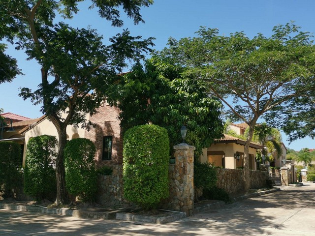 ขายด่วนมาก บ้านเดี่ยวชั้นเดียวบ้านณุศาชีวานีพัทยา บ้านเพื่อสุขภาพ สไตล์ทัสคานี  อำเภอสัตหีบ จังหวัดชลบุรี