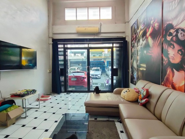 ขายด่วน !!อาคารพาณิชย์ ตกแต่งพร้อมอยู่ใกล้โลตัสพระราม 2 ใกล้เซ็นทรัลพระราม 2 ใกล้ตลาด ใกล้เซเว่นอาคารพาณิชย์ซอยสะแกงาม35/3 แยก 6 สามารถทะลุซอยโลตัสพระราม 2  และทะลุเทียนทะเลได้ เข้าออกได้หลายทางถนนสะแกงาม พระราม 2 แขวงแสมดำ เขตบางขุนเทียน กรุงเทพมหานครอาคารพาณิชย์ สูง 3.5 เนื้อที่ 20 ตรว. พื้นที่ใช้สอย 210 ตรม.  2 นอน 2 น้ำ 1 ครัว 1 โถงใหญ่ มีที่จอดรถ 2 คัน ราคา 3,590,000 บาท เท่านั�