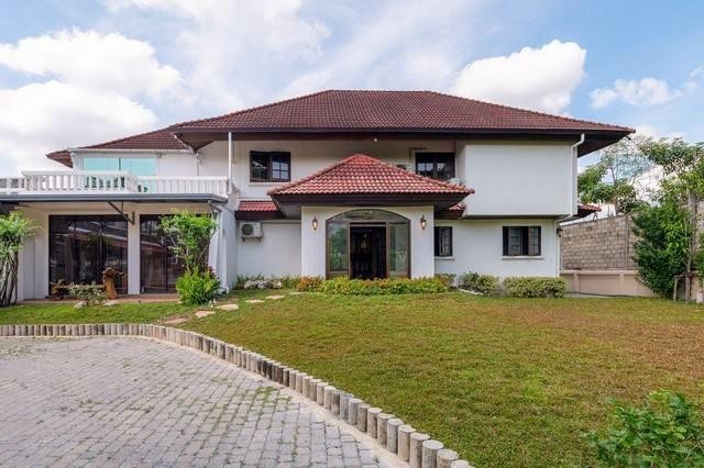 HR996 ให้เช่าบ้านเดี่ยว 2 ชั้น ถนนสุขุมวิท105 ซอยลาซาล ใกล้ BTS แบริ่ง ติดต่อ : - คุณสราวุฒิ Tel. 0994108945   Line : 0994108945  บ้านเดี๋ยว 2 ชั้น ซอยลาซาล ใกล้ BTS แบริ่งขนาด 235 ตารางวาพื้นที่ใช้สอยรวมประมาณ 500 ตารางเมตร4 + 1 ห้องนอน4 ห้องน้ำ2 ห้องทำงานส่วนตัว2 ห้องรับแขก2 ครัว1 ห้องแม่บ้าน + ห้องน้ำพร้อมที่จอดรถกว้างขวาง จอดรถในร่มได้ 4 คัน หน้าบ้านได้ 8 คัน (รวม 12 คัน)(ชั้นล่าง สามารถทำเป็นห้องนอนสำหรับ 