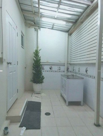 [B802]ให้เช่า 20k ทาวน์โฮม บ้านกลางเมือง เอสเซนต์ อ่อนนุช - วงแหวน ลาดกระบัง หน้าบ้านหันทางทิศเหนือ ใกล้ Robinson ,ทางด่วน, รถไฟฟ้า