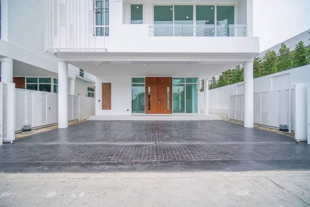 U76P #ขายด่วนทำเลทอง บ้านโมเดิร์นหรู พระราม 9 ซอย 55 , บ้านใหม่พึ่งสร้างเสร็จ