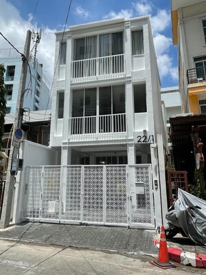 WW813P ขาย อาคารพาณิชย์ 3 ชั้น มีดาดฟ้า วิภาวดี ซอย 2 ใกล้มหาวิทยาลัยหอการค้าไทย