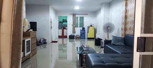 ขายถูกทาวน์เฮ้าส์ 2 ชั้น 21.3 ตรว. หมู่บ้าน วนัญญากรีนเพลส ใกล้มอเตอร์เวย์