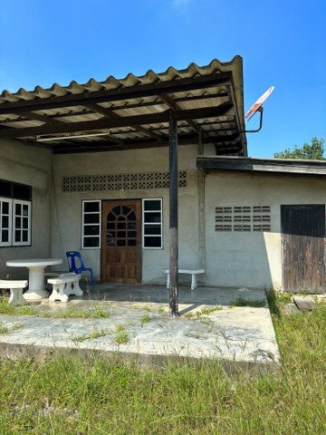 ขายบ้านชั้นเดียว พร้อมที่ดิน เนื้อที่ 1 งาน 62 ตรว. อยู่ในหมู่บ้าน  ลาดหญ้าแพรก ตำบล สระกะเทียม อำเภอเมืองนครปฐม จังหวัดนครปฐม