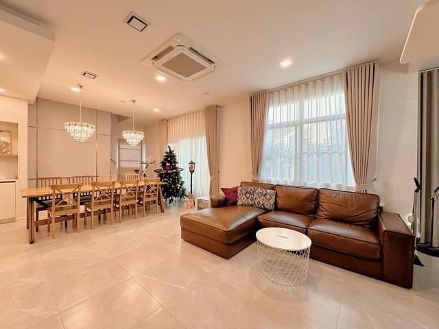 C4245 ขายบ้านเดี่ยว 2 ชั้น หมู่บ้านมัณฑนา บางนา-วงแหวน บ้านหันทิศใต้ ใกล้เมกะบางนาเนื้อที่ 71.1 ตรว พื้นที่ใช้สอย 185 ตรม 4 ห้องนอน 4 ห้องนํ้า 2 ที่จอดรถสนใจนัดชมติดต่อ รหัสประกาศC4245 คุณเฟลม  0638956397ID line : 0638956397: https://line.me/ti/p/LTVhEi9gAFC4245 ขายบ้านเดี่ยว 2 ชั้น หมู่บ้านมัณฑนา บางนา-วงแหวน บ้านหันทิศใต้ ใกล้เมกะบางนาเนื้อที่ 71.1 ตรวพื้นที่ใช้สอย 185 ตรม4 ห้องนอน4 ห้องนํ้า2 ที่จอดรถสนใจนัดดูก่อนได้ครั