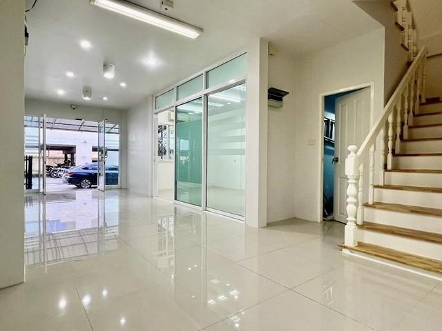 C4244 ให้เช่าและขายทาวน์เฮ้าส์ 2 ชั้น สไตล์มินิมอล 4 ห้องนอน ย่านลาดพร้าว ห้วยขวาง ซอยลาดพร้าว 41/1 ใกล้BTS ภาวนา 100 เมตร