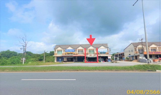 รายละเอียดเพิ่มเติม Code ID : PKK04-05032  ราคาขาย  1,570,000 บาท- ขนาดพื้นที่ :  29.30 ตร.ว. - พื้นที่ใช้สอย :  153.00 ตร.ม. - จำนวนห้อง :  1 ห้องนอน 1 ห้องน้ำ  - ที่จอดรถ :   1    คัน- บ้านหันทางทิศ : ตะวันออก พิกัดทรัพย์ : https://maps.app.goo.gl/p7wfEzhaiFtpEcdw9    สถานที่ใกล้เคียง- ใกล้โลตัส​ คลองปาง- ใกล้ซุปเปอร์โอ๊ค ซุปเปอร์มาร์เก็ต - ใกล้โรงพยาบาลค่ายเทพสตรีศรีสุนทร - ใกล้ HLM 7 นายเชือน พลเมือง   สอบถามเพิ่มเติม/นัดชมโทร. 097-419-5982(พลอย)โทร.