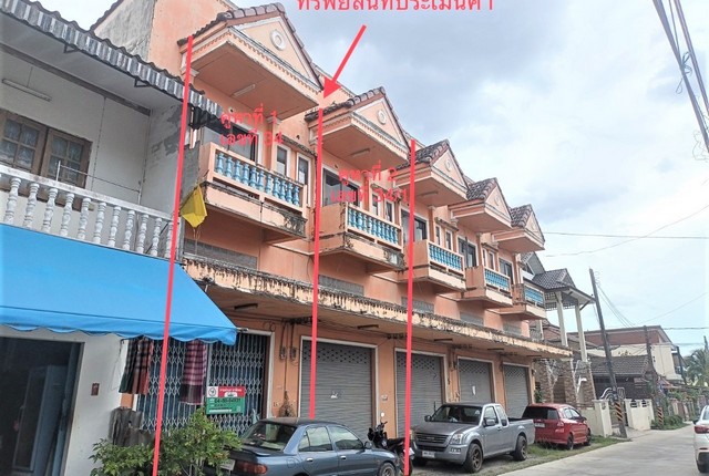  รายละเอียดเพิ่มเติม Code ID :  PKK04-04931  ราคาขาย  3,062,000 บาท- ขนาดพื้นที่ :   33.40 ตร.ว.- พื้นที่ใช้สอย :  272.00 ตร.ม. - จำนวนห้อง :  2 ห้องนอน 4 ห้องน้ำ  - ที่จอดรถ :    1   คัน- บ้านหันทางทิศ : ตะวันออกเฉียงใต้  พิกัดทรัพย์ : https://maps.app.goo.gl/sXarPsdr5wN9mcp88    สถานที่ใกล้เคียง- ใกล้โลตัส โก เฟรช หมู่บ้านเมืองทอง- ใกล้โรงพยาบาลเทศบาลนครนครศรีธรรมราช  - ใกล้ CP Freshmart เมืองนครฯ-พัฒนาการคูขวาง- ใกล้ โรงพยาบาลนครคริสเตียนสอบถามเ