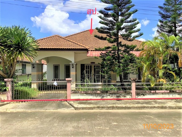 รายละเอียดเพิ่มเติม Code ID : PKK02-13921  ราคาขาย  3,500,000 บาท- ขนาดพื้นที่ :  70.00 ตร.ว. - พื้นที่ใช้สอย :  111.50 ตร.ม. - จำนวนห้อง :  3 ห้องนอน 2 ห้องน้ำ  - ที่จอดรถ :    1   คัน- บ้านหันทางทิศ : ตะวันตกเฉียงใต้   พิกัดทรัพย์ :  https://maps.app.goo.gl/vc4pmPR3xQd2Gyc56    สถานที่ใกล้เคียง- ใกล้ตลาดกลางไม้แปรรูป - ใกล้โรงพยาบาลธนบุรี ทุ่งสง - ใกล้โลตัส ทุ่งสง  - ใกล้ แม็คโคร ทุ่งสง สอบถามเพิ่มเติม/นัดชมโทร. 097-419-5982(พลอย)โทร. 096-932-4624(ออมสิน)Line : @panaya 