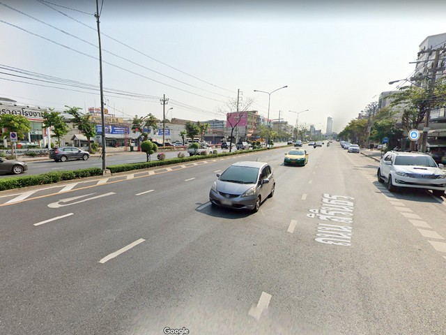 ขายด่วน บ้านพร้อมที่ดิน 416 ตรว. ซอยจรัสลาภ ถนนสิรินทร บางพลัด ขายบ้านพร้อมที่ดิน 1 ไร่ 16 ตรว. ทำเลดีมากในซอยจรัสลาภห่างจากถนนสิรินทรเพียง 200 เมตร เยื้องห้างตั้งฮั่วเส็ง ใกล้สะพานซังฮี้ที่ดินติดถนนซอย รถวิ่งสวนได้สบาย หน้ากว้างติดถนนถึง 35 เมตร สามารถสร้างคอนโด 8 ชั้น สร้างบ้านหรู, ออฟฟิศสำนักงาน ได้ เข้าจาก ถนนจรัญสนิทวงศ์ 69 และจรัญสนิทวงศ์ 71 เดินทางสะดวกเข้าอ