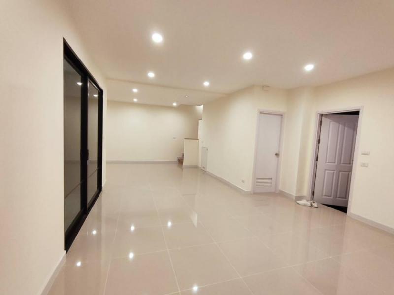 ให้เช่าทาวโฮม 3 ชั้น เนื้อที่ 35 ตารางวา โครงการภัสสร เพรสทีจบางนา -สุวรรณภูมิ  ถนนกิ่งแก้ว ตำบลราชาเทวะ