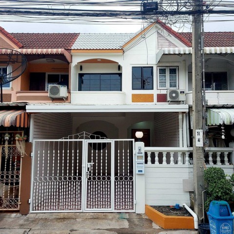 รหัสทรัพยฺ์ DPO0024Code RK1975Dprompt Asset รู้เรื่องบ้าน เข้าใจคุณ#ขายด่วน!!! ทาวน์เฮาส์สองชั้น #ใกล้BTSวุฒากาศ#บ้านซอยเอกชัย33 (150 เมตรจากปากซอย เดินได้สบายๆ)#บ้านสวยน่าอยู่มาก #ทาสีใหม่ #ขัดเคลือบพื้นใหม่ทั้งหลังที่ตั้ง locationhttps://maps.google.com/maps?q=13.688666,100.452454ราคา 2,590,000 บาท#ฟรีโอน พื้นที่ 18 ตรว.3 ห้องนอน2 ห้องน้ำ1 โถงใหญ่1 ครัว#มีพื้นที่ใช้สอยมากกว่า 100 ตรม.สถานที่ใกล้เคียง...Seven Elevenตลาด/ ร้านอาหาร/คลีนิค ร้านข