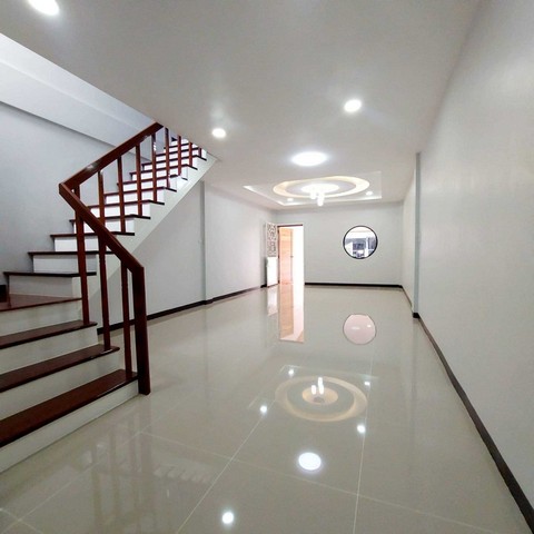 ขายด่วน ทาวน์เฮาส์สองชั้น ใกล้BTSวุฒากาศ บ้านซอยเอกชัย33