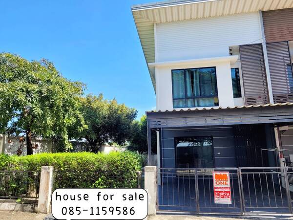 List 25569ขายบ้านทาวน์โฮม 2 ชั้น โมดิวิลล่า ทาวน์โฮม บางนา (ในซอยเอแบค บางนา) ต.บางเสาธง อ.บางเสาธง จ.สมุทรปราการรายละเอียด– ขนาด 47.9 ตาราวา– 2 ห้องนอน , 3 ห้องน้ำ , สามารถจอดรถได้ถึง 4 คัน– แอร์ 3 เครื่อง– ตกแต่งหลังคาหน้าบ้าน , ตกแต่งต่อเติมครัวด้านหลังบ้าน– เป็นหลังมุมที่มีพื้นที่ข้างบ้านขนาดใหญ่สิ่งอำนวยความสะดวก– ระบบรักษาความปลอดภัย 24 ชั่วโมง , สวนสาธารณะสถานที่ใกล้