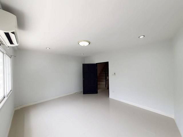 ให้เช่าทาวน์โฮม4ชั้นถนนสุขมวิท65ย่านเอกมัยใกล้BTSพระโขนงเหมาะทำออฟฟิศ หรือพักอาศัย