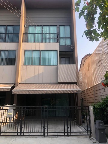 ขายทาวน์โฮม 3 ชั้นหลังมุม บ้านกลางเมืองลาดพร้าว-เสรีไทย ซอยเสรีไทย 52 สไตล์โมเดิร์น มาตรฐานบ้านกลางเมืองเจนใหม่ล่าสุด เฟอร์พร้อมอยู่ 