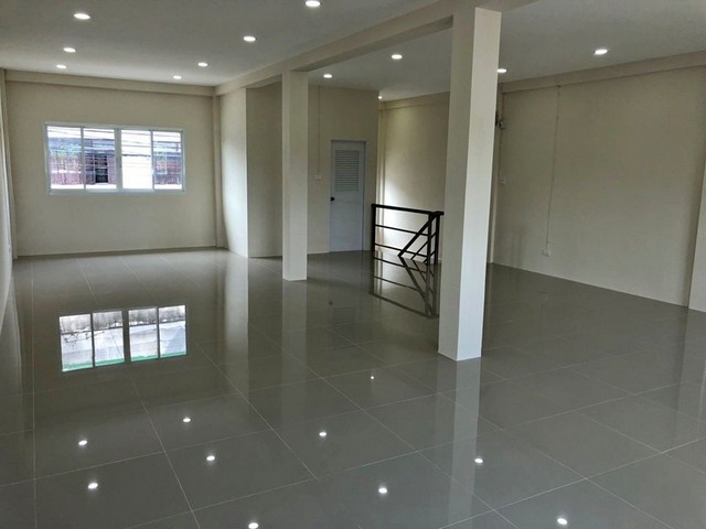 ให้เช่าอาคารพาณิชย์ ติดถนนพรานนก ตัดใหม่ โซนแยกไฟฉาย  อาคารใหม่ 2 คูหา 2 ชั้น ใกล้MRT สถานีแยกไฟฉาย