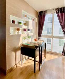 คอนโด Diamond Rachada Cool House ไดมอนด์ รัชดา คูลเฮาส์ ใกล้ mrtห้วยขวางพื้นที่: 35 ตรม. 1 ห้องนอน 1 ห้องน้ำ ชั้น : ชั้น 6 (ห้องมุม) ตึกBขายเพียง 2,450,000 บาท ค่าธรรมเนียมโอนคนละครึ่งเฟอร์นิเจอร์ ประกอบด้วย- แอร์ 1 ตัว - ตู้เสื้อผ้าบิ้วอินตู้ใหญ่ 1 หลัง - เตียงนอน+ที่นอน+ผ้ารองที่นอน - โต๊ะทำงานบิ้วอิน 1 ชุด- ชั้นวางทีวี - ทีวี LCD 40   - ตู้เย็น 2 ประตู ขนาด 8.6 คิว- โซฟา + โต๊ะกลาง - ชุดครัวบิ้วอิน- เตาไฟฟ้า+ที่ดู