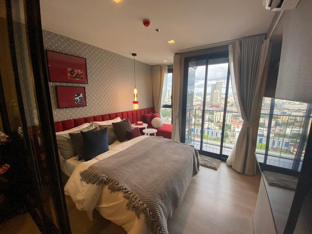 For sale The Line Park Phahonyothin คอนโดสวย เฟอร์ครบ ทิศใต้ พร้อมเข้าอยู่โลเคชัน: BTS ห้าแยกลาดพร้าวขนาด：40 ตรม. ชั้น：20 ตึก Bประเภทห้อง：1 ห้องนอน 1 ห้องน้ำราคาขาย：6,400,000 บาท (ค่าโอนคนละครึ่ง)เฟอร์นิเจอร์ & เครื่องใช้ไฟฟ้า- TV 2 เครื่อง- แอร์ 2 เครื่อง- ตู้เย็น- ไมโครเวฟ- เครื่องซักผ้า- เครื่องทำน้ำอุ่น-------------------------------------------------------------------------Location：BTS Ha Yaek Lat PhraoArea： 40 Sq.m Floor：20 building BRoom type: 1 bedroom, 1 bathroomSelling price: 6,400,000 baht (Half transfer fee)Fully furnished furniture & Home appliances- 