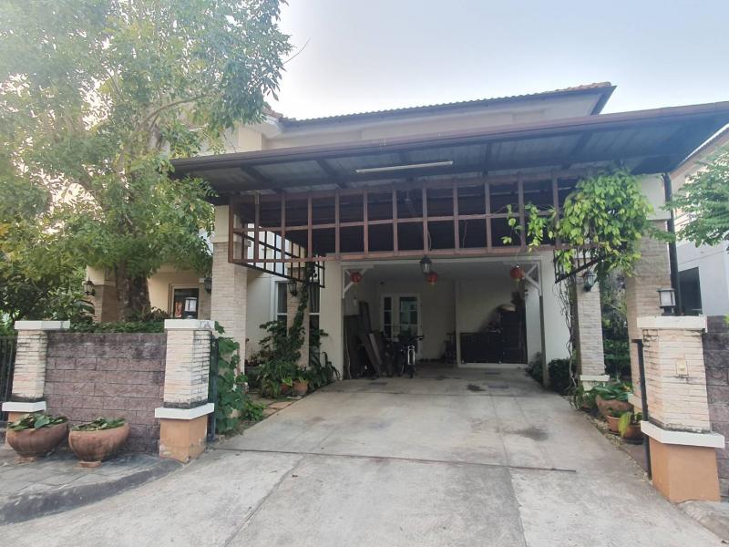 SW000645ขายบ้านเดี่ยว โครงการวรารมย์เจริญเมือง ต้นเปา สันกำแพง เชียงใหม่ขนาดที่ดิน    :   90       ตารางวาพื้นที่ใช้สอย  :    280      ตารางเมตรขนาดบ้าน    :      2    ชั้นประเภทบ้าน  :   3    ห้องนอน   3    ห้องน้ำราคาขาย     :  6.9 ล้านบาท   ค่าโอนคนละครึ่งสถานที่ใกล้เคียง - โรงเรียนนานาชาติอเมริกาน่า ไชนีส ( ≈ 3.5 กม.)- โรงเรียน - อนุบาลช่องฟ้าซินเซิงวาณิชบำรุง ( ≈ 3.6 กม.)- มหาวิทยาลัยพายัพ ( ≈ 5.2 กม.)- เทสโก้ โลตัส ซ