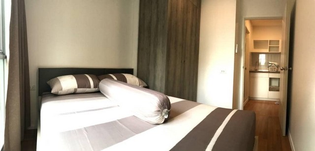 Lumpini Place บางนา กม 3 ปลอดภัย น่าอยู่ ชั้น 2 ติดเซ็นทรัลบางนา***บริการรับฝากขาย/เช่าบ้าน  คอนโด และให้คำปรึกษา สนใจติดต่อได้ตลอดเวลา*** สนใจรายละเอียดเพิ่มเติมหรือรูปภาพหรือนัดชมห้องติดต่อ เอกชัย (Aui) T. 089-799-5598 Line ID:  @auiauiaui001  ( เติม @ ด้านหน้าด้วยนะครับ )แบบห้อง  1 ห้องนอน  1 ห้องน้ำ ขนาด 26 ตรม. ชั้น 2  อาคาร Cห้องสะอาด ตกแต่งสวยงาม พร้อมเข้าอยู่รายละเอียด--------------------------------------------------------------ราคาเช่า  :  