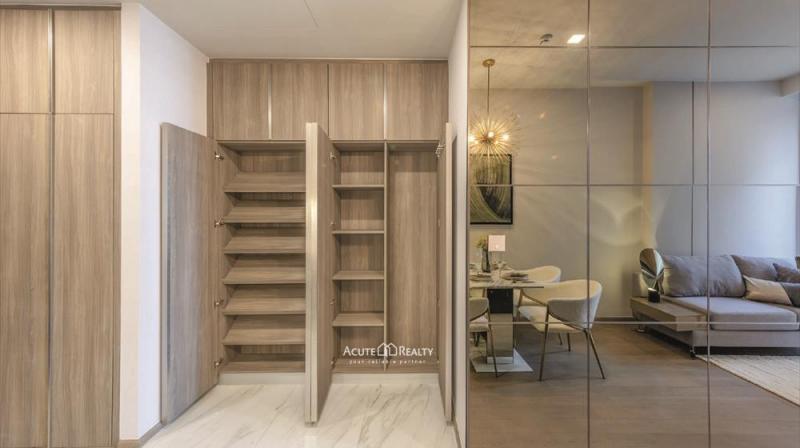 ราคาพิเศษสุด 1 ห้องนอน 1 ห้องน้ำ โครงการ Celes Asoke ราคาเพียง 10.9 ล้านบาทตกแต่ง พร้อมเข้าอยู่  โครงการตั้งอยู่ใจกลางสุขุมวิท เพียง 150 เมตร จาก MRT และ BTS รายล้อมไปด้วย สิง่อำนวยความสะดวกต่างๆมากมาย เช้น โรงแรม , บาร์ , ร้านอาหาร , สวนเบญจกิตติ , โรงพยาบาล และ โรงเรียนนานาชาติ ภายในโครงการมี สระว่ายน้ำ, Virtual Fitness, Wet spa massage room, สวนชั้น 35, พื้นที่สำหรับ BBQ ชั้น roof top. ราคาขาย 10.9 ล้านบาท ตกแต่งพร้