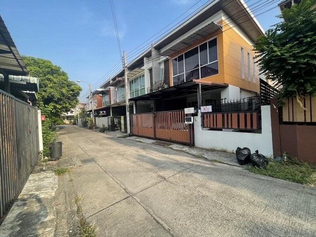 PT12 ขายบ้าน ซอยลาดพร้าว 83 ใกล้ Big C ลาดพร้าว ใกล้เลียบด่วน 4,390,000 บาท