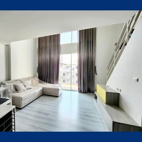 คอนโดย่านแจ้งวัฒนะ-เมืองทองธานี ใกล้ศูนย์ราชการแจ้งวัฒนะ  เดินทางสะดวกไปไหนก็ง่ายแสนง่าย เพียง 1 นาที ถึง สถานีรถไฟฟ้า ราคาคุ้มมาก ของแถมเพียบมูลค่ากว่า 500,000 บาท  ฟังก์ชั่น 1 ห้องนอน 1 ห้องโถ่ง 2 ห้องน้ำ 1 ห้องเก็บของ พื้นที่ใช้สอย เริ่มต้นที่ 59 ตารางเมตรโปรโมชั่น จองเพียง 10,000 บาทราคาเริ่มต้นที่ 5.xx บาทของแถม มีดังนี้ฟรี ค่าธรรมเนียมโอนฟรี ค่าส่วนกลาง 1 ปีฟรี ค่ามิ�