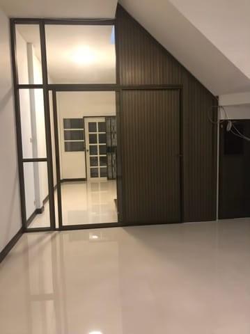 EPL-HR2964 ให้เช่าทาวน์โฮม 3 ชั้น ใกล้เลียบด่วน หมู่บ้านเกตุนุติเชอมีเน่ ลาดพร้าว 87  พื้นที่ 17 ตารางวา 3 ชั้น 4 ห้องนอน 3 ห้องน้ำ