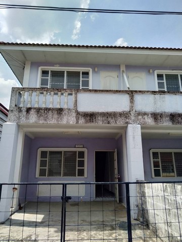 ขาย ทาวน์เฮ้าส์แฝด 2 หลังติดกัน หมู่บ้านพระปิ่น 2 ทวีวัฒนา กรุงเทพทาวน์เฮ้าส์แฝด 2 หลังติดกัน เนื้อที่ หลังละ 25 ตารางวา ขนาด 2 นอน 2 น้ำ มบ.พระปิ่น 2 หมู่บ้านพระปิ่น 2  ซอยเฟื่องฟ้า 11 ศาลาธรรมสพน์ 17 พุทธมณฑลสาย 3ราคาขายหลังละ 2.5 ล้านสถานที่ใกล้เคียง1. พุทธมณฑล2. โลตัส ศาลายา3. ตลาดเวิลด์มาร์เก็ต4. มหาวิทยาลัยธนบุรี5. เซ็นทรัล เวสต์เกตที่ตั้ง ซอย หมู่บ้านพระปิ่น 2 แขวง ศาลาธร