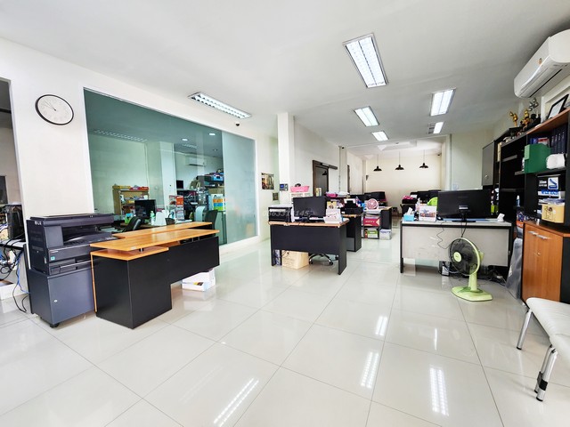 ขาย อาคารสำนักงาน 2 ชั้น ซอยเรวดี 61 ม.ดิเอ็มเมอรัลด์ พาร์ค ซอยเรวดี 61   เหมาะเปิดบริษัท ขายของออนไลน์