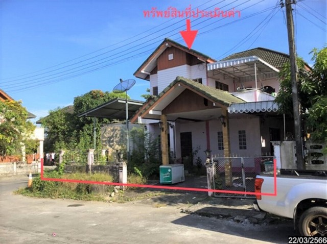  รายละเอียดเพิ่มเติม Code ID : PKK02-15654  ราคาขาย 3,083,000  บาท- ขนาดพื้นที่ :   60.00 ตร.ว.- พื้นที่ใช้สอย :   157.50 ตร.ม.- จำนวนห้อง :  3 ห้องนอน 2 ห้องน้ำ  - ที่จอดรถ :   1    คัน- บ้านหันทางทิศ : -พิกัดทรัพย์ : https://maps.app.goo.gl/Xu347QerUYPrU97w7    สถานที่ใกล้เคียง- ใกล้โรงพยาบาลนครคริสเตียน - ใกล้CP Freshmart เมืองนครศรีธรรมราช-ศรีธรรมโศก - ใกล้โลตัส โก เฟรช หมู่บ้านเมืองทอง - ใกล้CP Freshmart เมืองนครฯ-พัฒนาการคูขวาง สอบถามเพิ่มเติม/นัดชมโ�