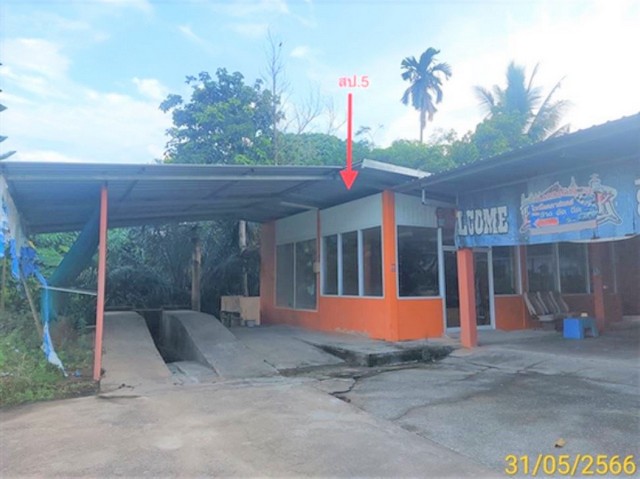  รายละเอียดเพิ่มเติม Code ID : PKK02-15716  ราคาขาย 11,382,000  บาท- ขนาดพื้นที่ :  652.00 ตร.ว. - พื้นที่ใช้สอย :  116.00 ตร.ม. - จำนวนห้อง :  1 ห้องนอน 1 ห้องน้ำ  - ที่จอดรถ :   1    คัน- บ้านหันทางทิศ : -พิกัดทรัพย์ :  https://maps.app.goo.gl/uPFNeaCdgaef9cpc9    สถานที่ใกล้เคียง- ใกล้ห้างพรทิพย์จันดี- ใกล้โรงพยาบาลช้างกลาง (พ่อท่านคล้าย วาจาสิทธิ์) - ใกล้โลตัส โกเฟรช จันดี- ใกล้โลตัส โกเฟรช ฉวาง สอบถามเพิ่มเติม/นัดชมโทร. 097-419-5982(พลอย)โทร. 096-932-4624(อ�