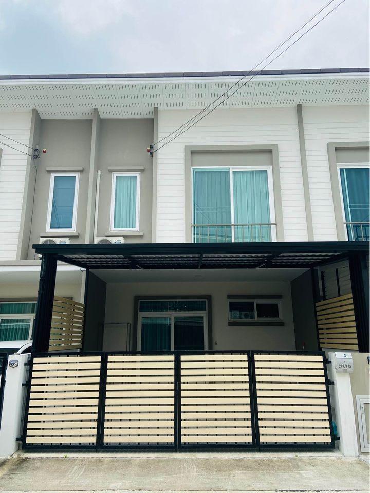 ให้เช่าทาวน์เฮ้าส์ 2 ชั้น เนื้อที่ 17.5 ตร.ว.  3 ห้องนอน 2 ห้องน้ำ หมู่บ้านคิวดิสทริค กัสโต้ กิ่งแก้ว-สุวรรณภูมิ ซอยกิ่งแก้ว 37/5
