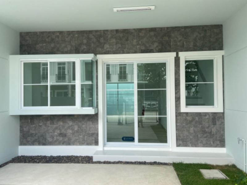 HR6912ให้เช่าทาวน์โฮม 2 ชั้น 2 ห้องนอน 3 ห้องน้ำ Villaggio-2 Srinakarin-Bangna, Premium Townhome ใหม่พร้อมอยู่, พร้อมเฟอร์นิเจอร์สนใจติดต่อคุณสามารถ 0918070863 ID line : samart863อยู่ บางนา กม.5&7, ใกล้ เมกา บางนา, โลตัส, เซ็นทรัล บางนา. ทาวน์โฮม 2 ชั้น 2 ห้องนอน 3 ห้องน้ำ1 ที่จอดรถพื้นที่ใช้สอย 89 ตรม เฟอร์นิเจอร์แต่งครบ พร้อมอยู่สิ่งอำนวยความสะดวก: สวนสาธารณะ คลับเฮ้าส์-สระว่ายน้ำ-ห้องออกกำลังกายระบบรักษาความปลอดภัย: ระ�