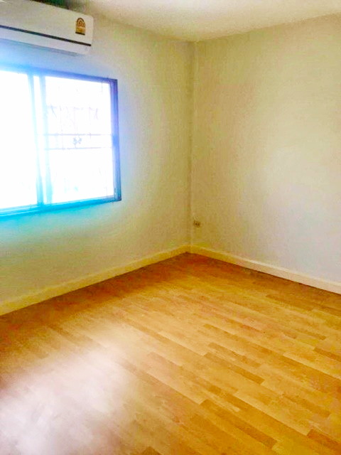 BTS บางนา1 กม.ตลาดอุดมสุข สรรพาวุธวิทยา ให้เช่าทาวน์เฮาส์ 2 ชั้น ติดถนนใหญ่ 18ตรว. 120ตรม. 9,499B-M 2นอน 1น้ำ 1จอดรถ 3แอร์